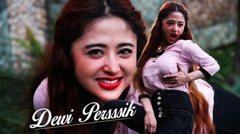 9 Adegan Panas Dewi Perssik, Telanjang hingga Hubungan Seks。